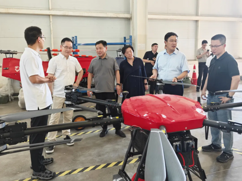 胡润百富团队考察猎鹰消防安阳制造中心