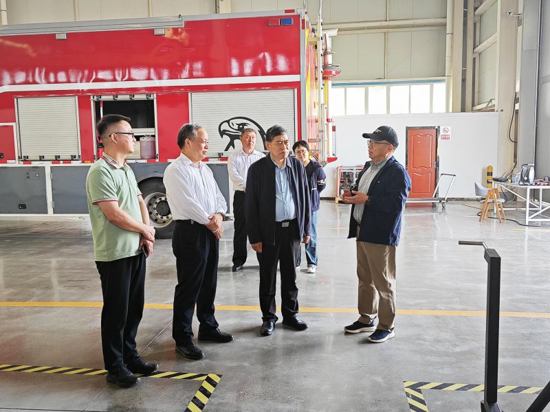 省应急管理厅二级巡视员文天军一行调研猎鹰消防